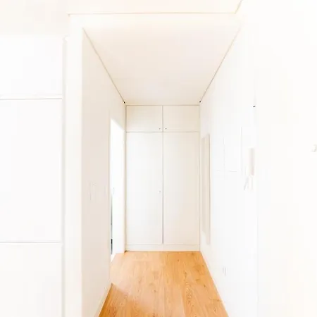 Monsanto Hill House - No. 565 R/c E