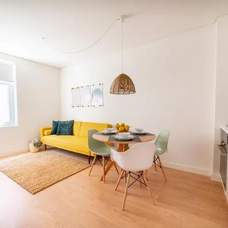 Apartment Monsanto Hill House - No. 565 R/c E